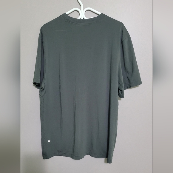 Men's Lululemon T-Shirt Olive XL EUC - Picture 4 of 6